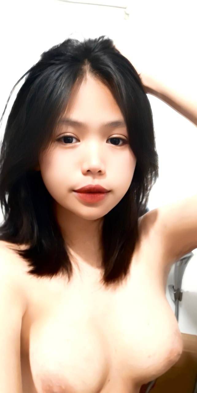Bị bố ông xã nắc trong khi đang ngủ