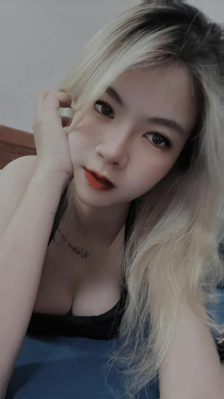 Em gái cùng cha khác mẹ tưởng tượng cảnh anh trai cùng cha khác mẹ quan hệ với mình, anh trai cùng cha khác mẹ thực sự quan hệ với cô ấy và xuất tinh bên trong